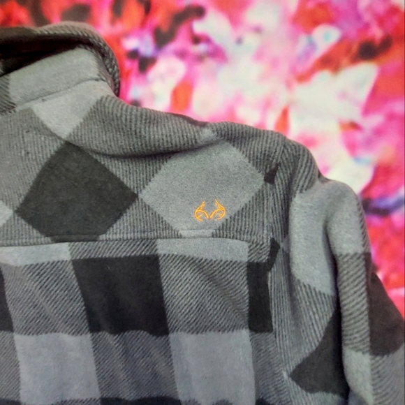 Realtree Lined Plaid Button Up Shirt - Picture 5 of 9